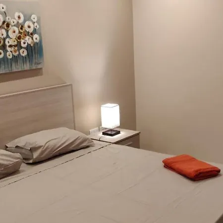Wileg 4b Luxury Two Bedroom With Shared Swimming Pool. *