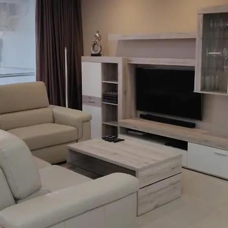 Wileg 4b Luxury Two Bedroom With Shared Swimming Pool. Qala